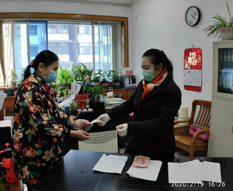 特殊黨費(fèi)顯初心，助力抗疫寫(xiě)忠誠(chéng) ——糧油集團(tuán)離退休支部黨員踴躍繳納特殊黨費(fèi)