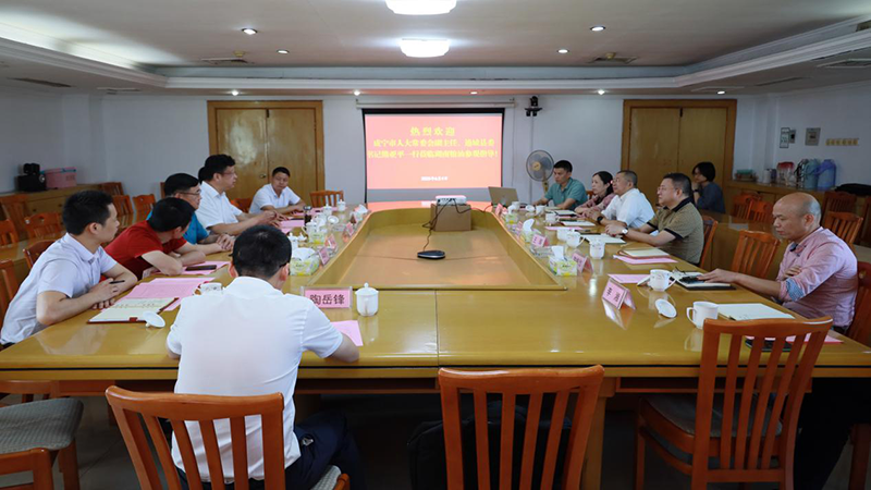 咸寧市人大常委會(huì)副主任、通城縣委書記熊亞平一行蒞臨糧油集團(tuán)