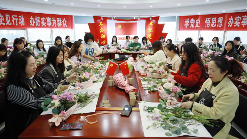 廉潔花兒向陽開——湖南糧油集團舉辦慶三八國際婦女節花藝活動
